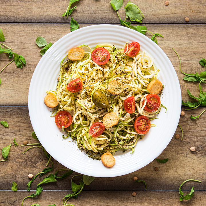 Raw vegetable spaghetti